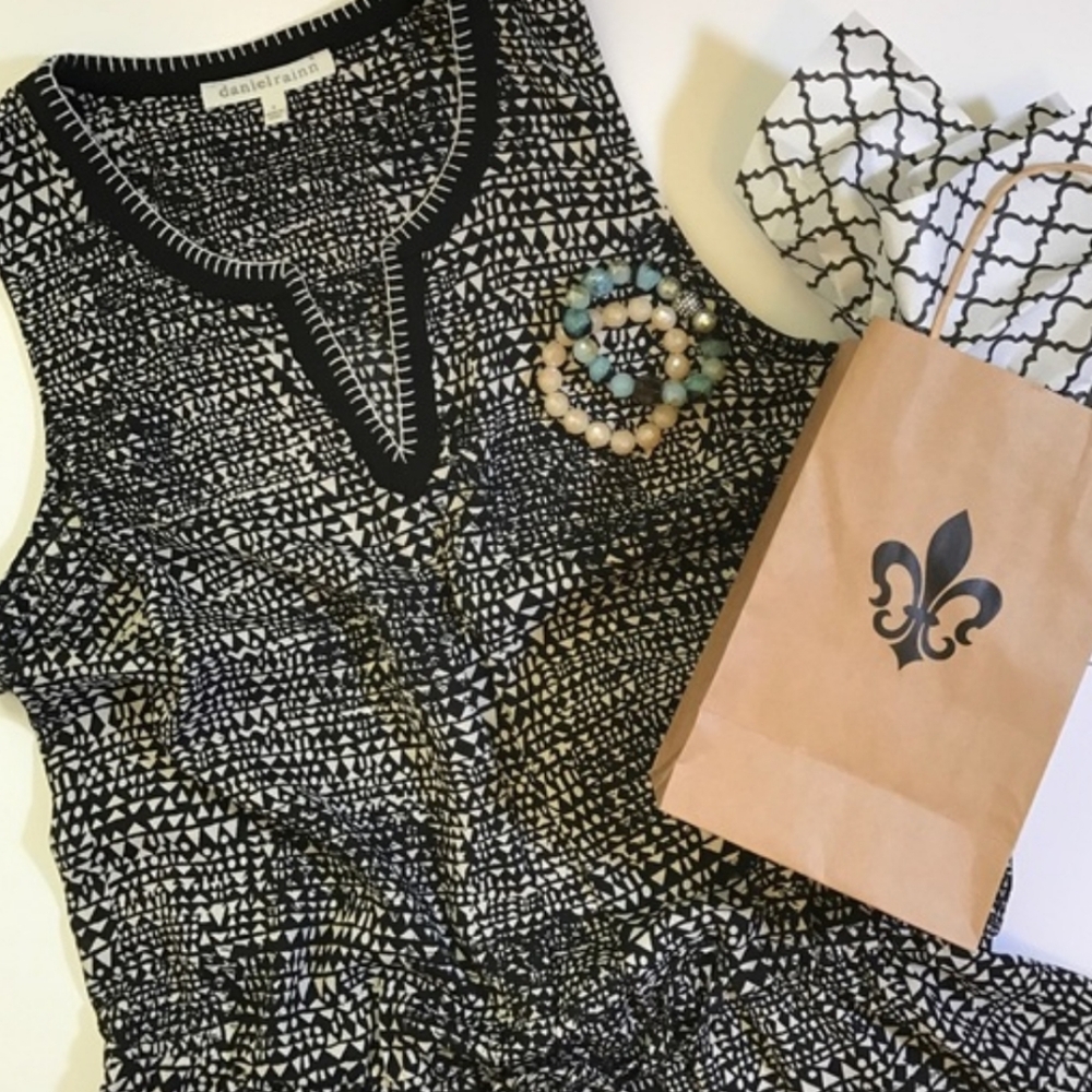Daniel Rainn Black & White Sleeveless Top